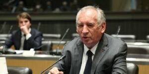 El escándalo de violencia sexual y pedofilia que salpica a Bayrou amenaza la estabilidad del Gobierno de Francia