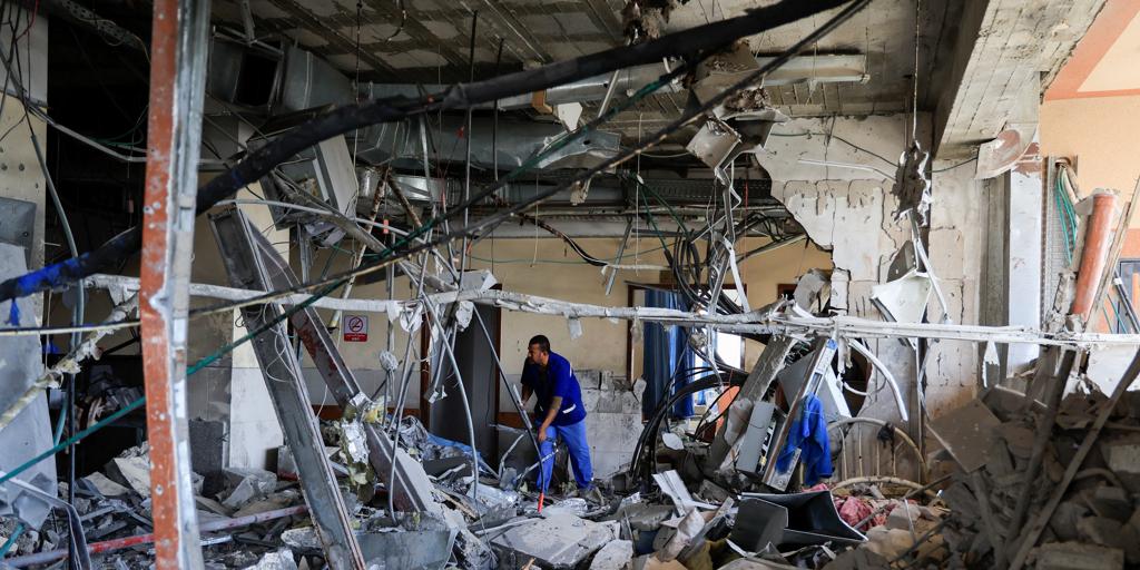 Israel bombardea un hospital de Gaza para acabar con el dirigente de Hamás, Mohammad Sinwar