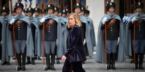 La derecha italiana promueve una polémica fuerza de 10.000 reservistas
