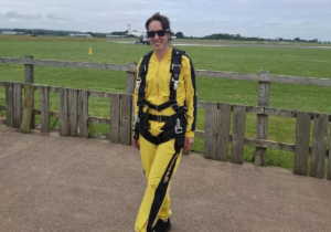 Un regalo de paracaidismo termina en tragedia con la muerte de una madre y su instructor