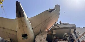 La grabación de la cabina del avión de Air India sugiere que el capitán cortó el combustible de los motores antes del accidente