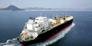 EE.UU. retoma las importaciones de crudo venezolano mientras refuerza su despliegue militar frente a Maduro