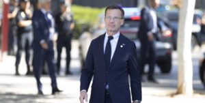 Lluvia de críticas al primer ministro de Suecia al revelar que pide a ChatGPT una «segunda opinión» antes de tomar decisiones