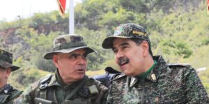 Maduro convoca un segundo alistamiento mientras despliega tropas para enfrentar la flota naval de EEUU