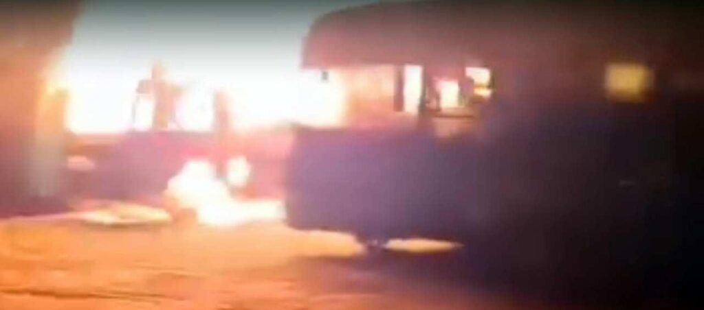 Noticias Soledad: Incendio en nevada de Sobusa deja dos buses calcinados