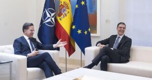 Sánchez arrastra a España a la soledad y el descrédito en la OTAN