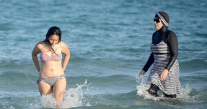 Un tribunal austriaco considera «discriminatoria» la prohibición del ‘burkini’ en un hotel de los Alpes