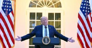 Trump anuncia que veta en la Casa Blanca a CNN, MSNOW y ‘Politico’