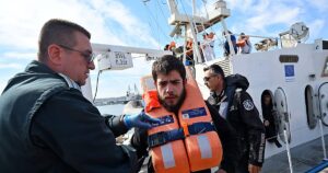 Bulgaria rescata a la tripulación de un buque atacado con drones en el mar Negro y convoca a embajadora rusa