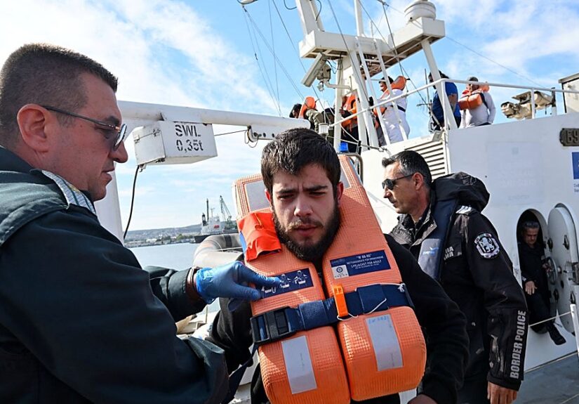 Bulgaria rescata a la tripulación de un buque atacado con drones en el mar Negro y convoca a embajadora rusa