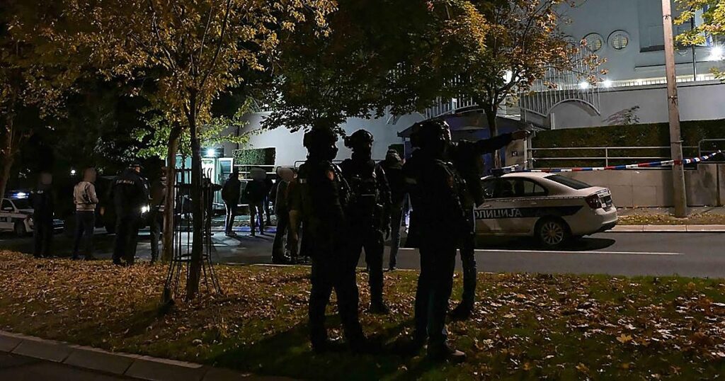 Abaten a un menor que intentaba perpetrar un «ataque terrorista» en la Embajada israelí de Belgrado