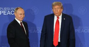 Acosado por las encuestas, Trump anuncia un acuerdo con Putin para que EE.UU. reciba diésel de Rusia