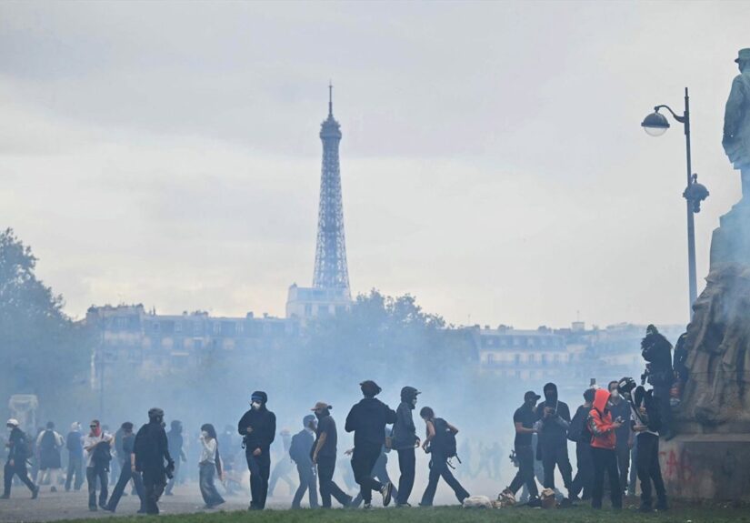 Al menos 166 detenidos hasta las 12.00 horas en las protestas contra el coste de la vida en Francia