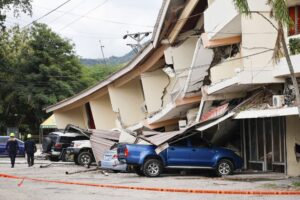 Al menos 27 heridos leves y más de 400 edificaciones afectadas tras el terremoto de magnitud 7,7 en Panamá