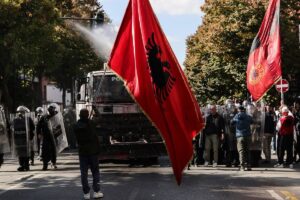 Al menos 28 heridos, entre ellos cerca de una veintena de policías, en una nueva jornada de protestas en Albania