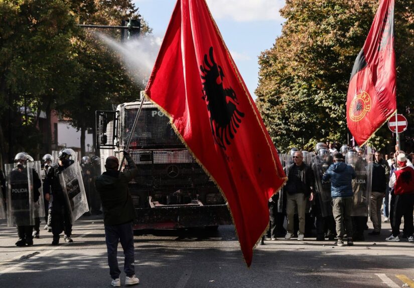 Al menos 28 heridos, entre ellos cerca de una veintena de policías, en una nueva jornada de protestas en Albania