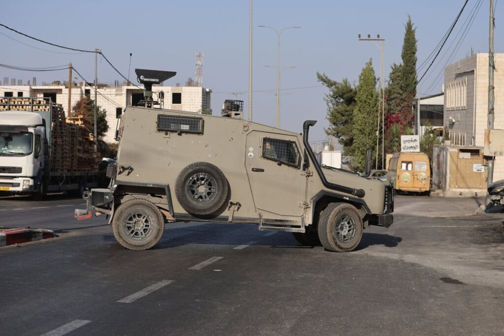 Al menos dos militares israelíes muertos y tres heridos en un ataque armado en Cisjordania