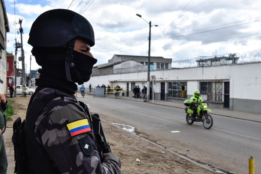 Al menos ocho muertos y diez heridos en motines en dos cárceles de Ecuador