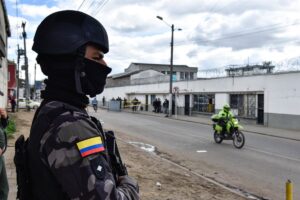 Al menos ocho muertos y diez heridos en motines en dos cárceles de Ecuador