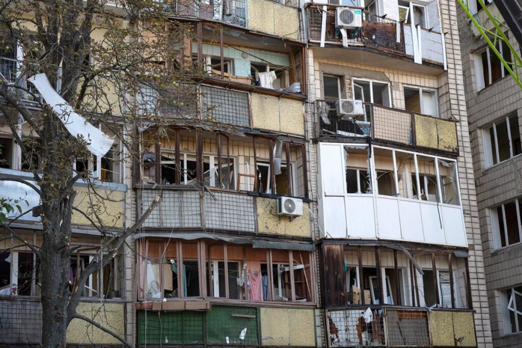 Al menos tres muertos y decenas de heridos en nuevos ataques de Rusia contra zonas de Járkov y Volinia