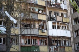 Al menos tres muertos y decenas de heridos en nuevos ataques de Rusia contra zonas de Járkov y Volinia