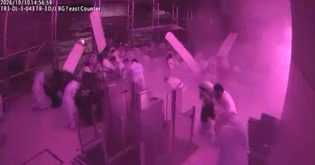 Al menos un muerto y once fallecidos en otro ataque al aeropuerto de Riad
