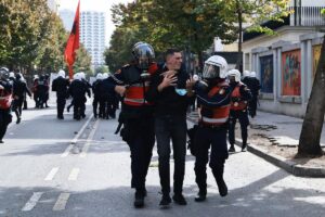 Albania eleva a 156 los heridos por las protestas en la capital y acusa a la oposición de instrumentalizar la violencia