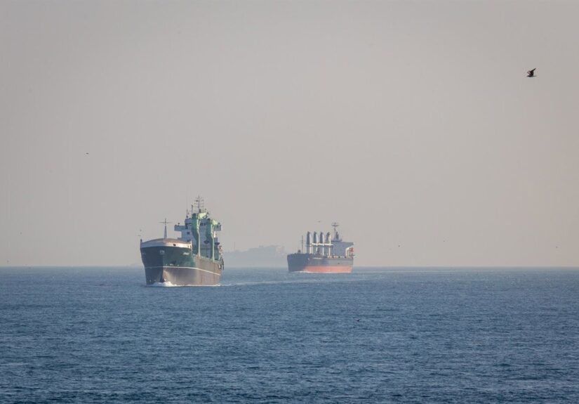 Alcanzados dos petroleros por proyectiles de origen desconocido en el golfo Pérsico
