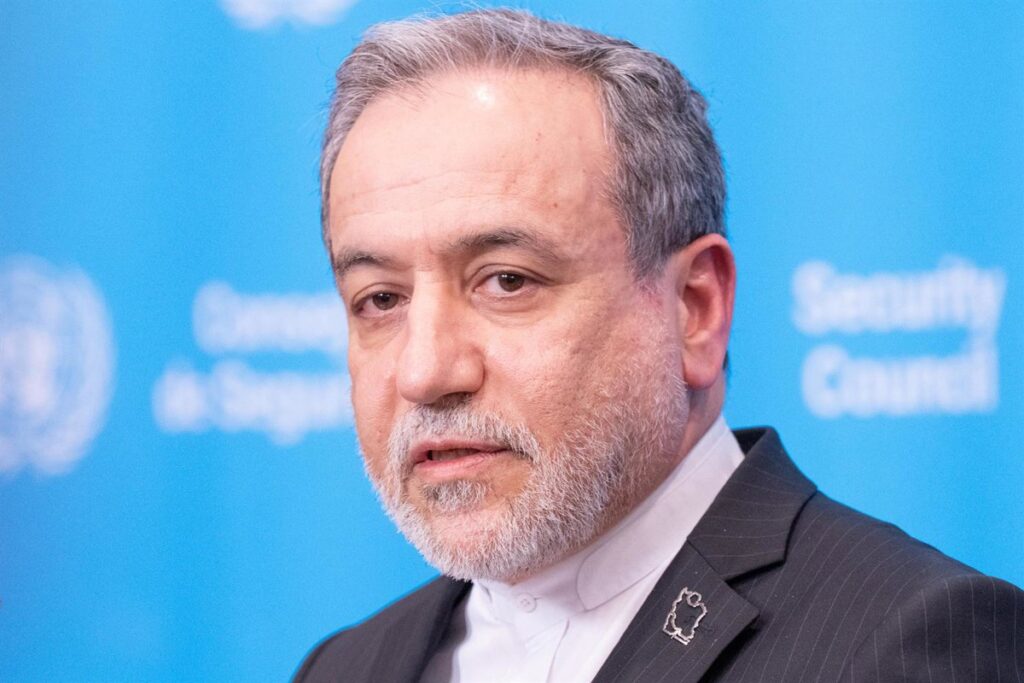Araqchi exige el fin de la guerra en todos los frentes y aboga por una cooperación regional sin injerencias externas