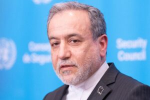 Araqchi exige el fin de la guerra en todos los frentes y aboga por una cooperación regional sin injerencias externas