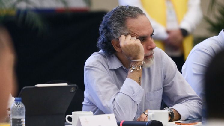 Armando Benedetti denuncia que le quitaron su esquema de seguridad y responsabiliza al presidente De la Espriella