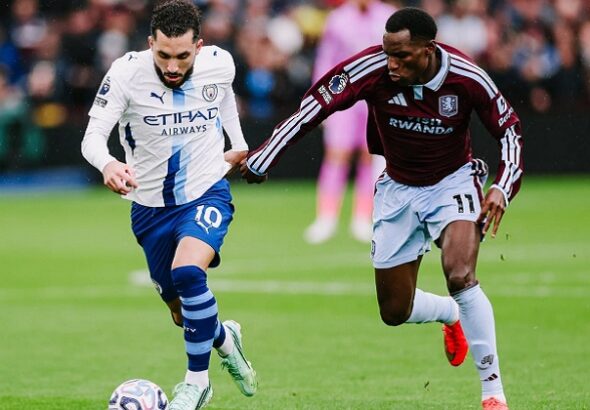 Aston Villa derrotó al líder Manchester City y el Arsenal le pisa los talones