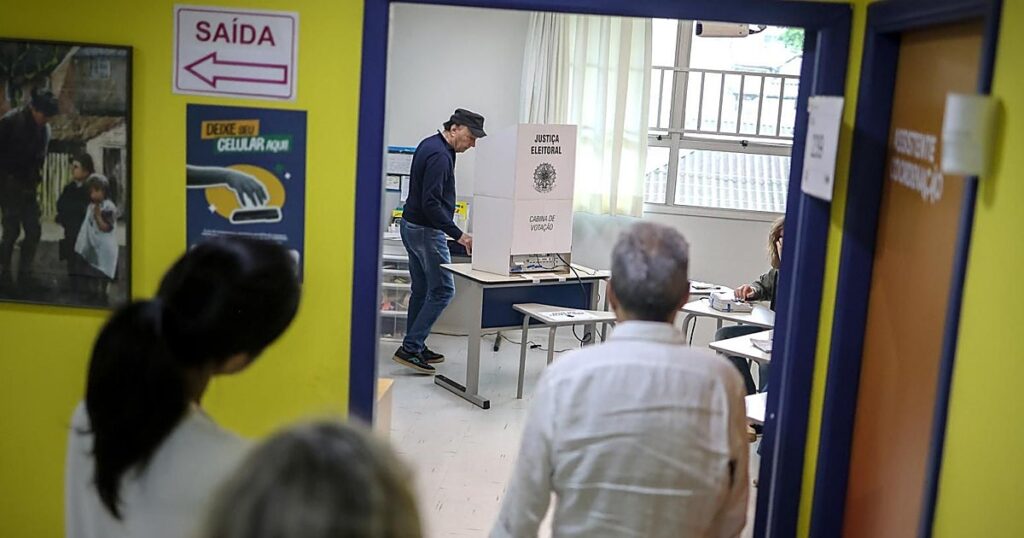 Brasil acude a las urnas en una jornada marcada por el caos en el transporte