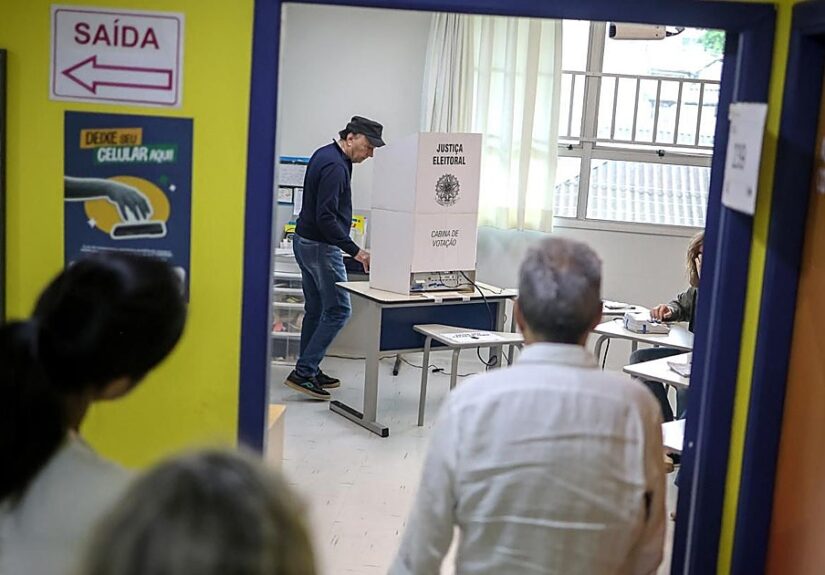 Brasil acude a las urnas en una jornada marcada por el caos en el transporte