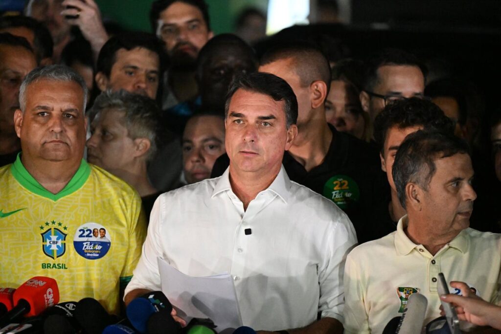 Brasil convoca a la representante diplomática de Argentina para que dé explicaciones sobre la fuga de Bolsonaro