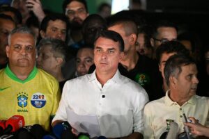 Brasil convoca a la representante diplomática de Argentina para que dé explicaciones sobre la fuga de Bolsonaro