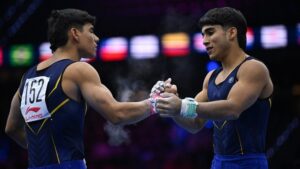 Camilo Vera y Ángel Barajas terminaron sexto y séptimo en la final de barra fija del Mundial de Gimnasia
