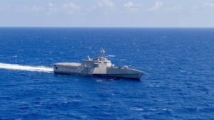 China envía fuerzas para vigilar un buque de guerra de EEUU tras una «incursión ilegal» cerca de las islas Spratly