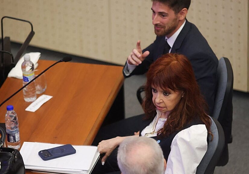 Comienza el juicio contra Cristina Kirchner y su hijo por blanqueo de dinero