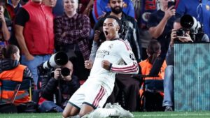 Con doblete Mbappé, el Real le gana el clásico al Barcelona y le tumba un invicto de 23 fechas sin perder