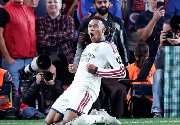 Con doblete Mbappé, el Real le gana el clásico al Barcelona y le tumba un invicto de 23 fechas sin perder
