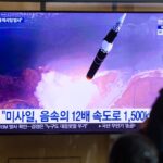 Corea del Norte dispara una decena de misiles balísticos hacia el mar de Japón
