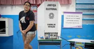 Deuda disparada, familias ahogadas, efectos de El Niño y violencia, los retos que sigue teniendo Lula en Brasil