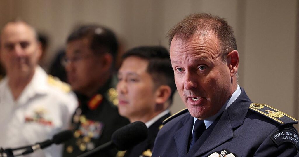 Dimite el jefe de las Fuerzas Armadas de Nueva Zelanda por una «relación inapropiada» en el pasado