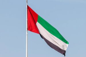 EAU cierra playas y zonas costeras en Um al Quain por un derrame de petróleo cerca del estrecho de Ormuz