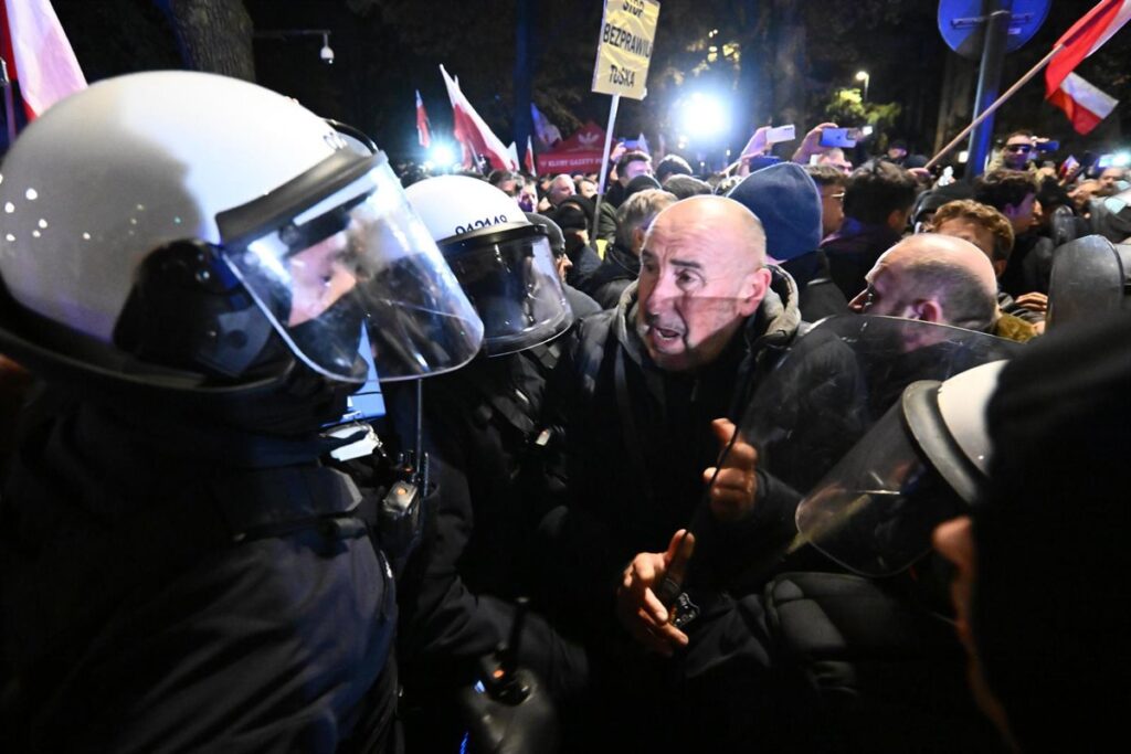 EEUU llama a la calma ante una confrontación «sin precedentes» en Polonia por la crisis del Constitucional