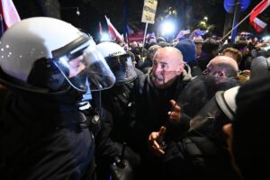 EEUU llama a la calma ante una confrontación «sin precedentes» en Polonia por la crisis del Constitucional