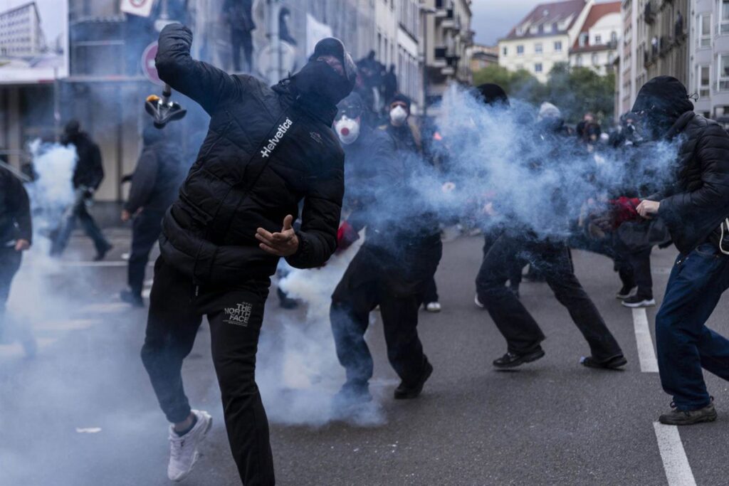El Gobierno francés eleva a 1.314 los detenidos durante las protestas del sábado