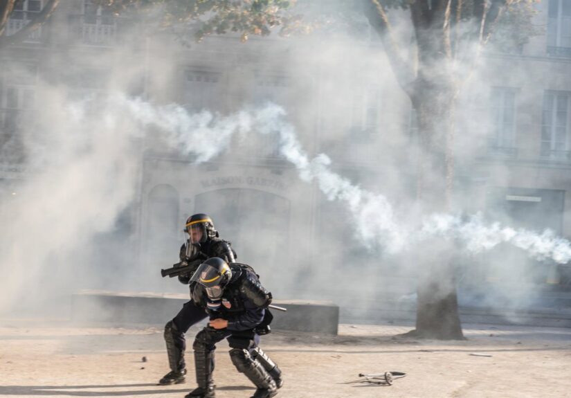 El Gobierno galo eleva a 1.800 los detenidos y a 500 los policías heridos durante las protestas en Francia