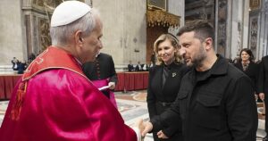 El Papa llama a Zelenski y le pide que colabore con Rusia para alcanzar una tregua humanitaria
